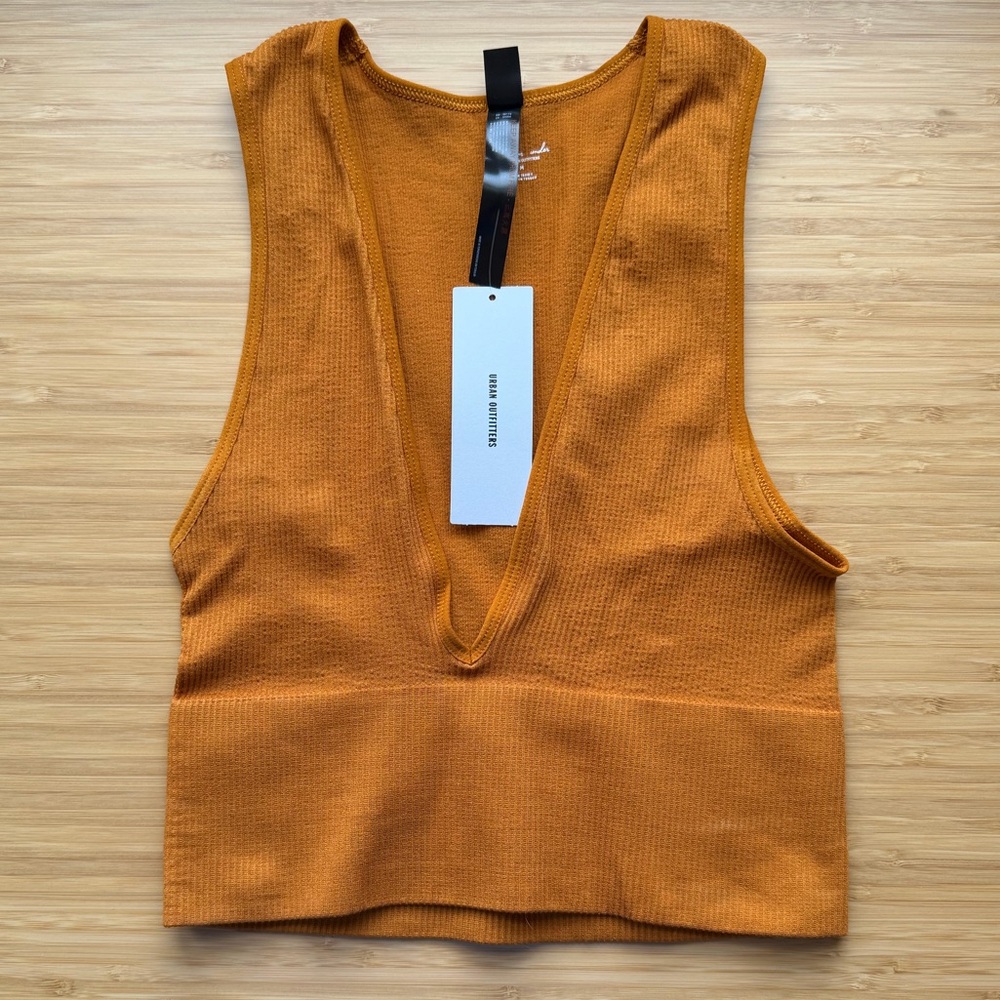 NWT UO Out From Under Hailey Seamless Plunge Cropped Tank Top in Cedar